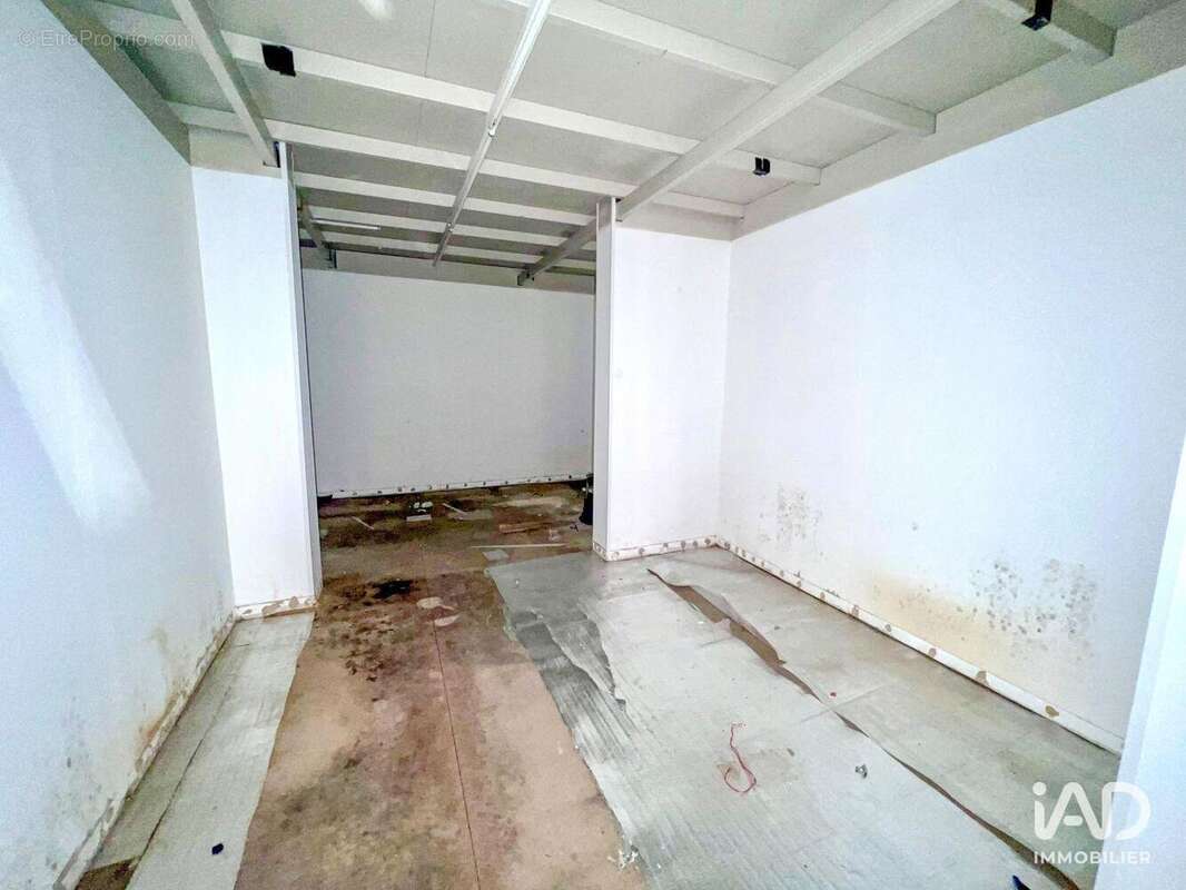 Photo 2 - Commerce à FREJUS