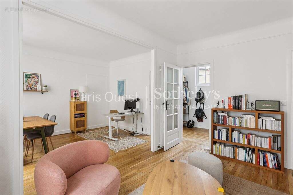 Appartement à PARIS-17E