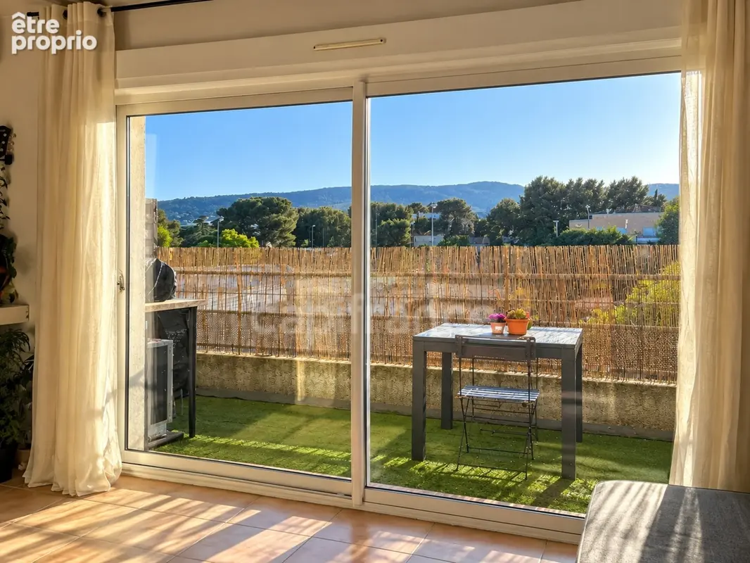 LA CIOTAT (13) – T2 de 43,24 m² au dernier étage avec ascenseur, balcon et vue dégagée - photo 9