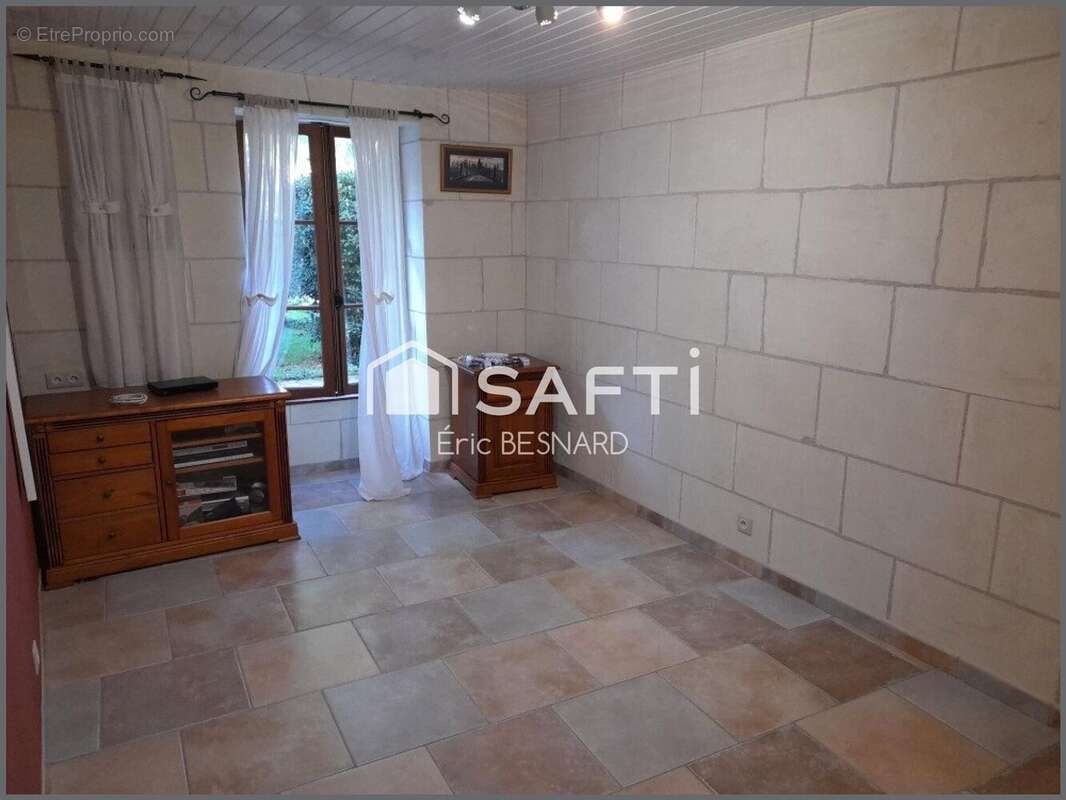 Maison 175 m² à Angliers  - photo 3