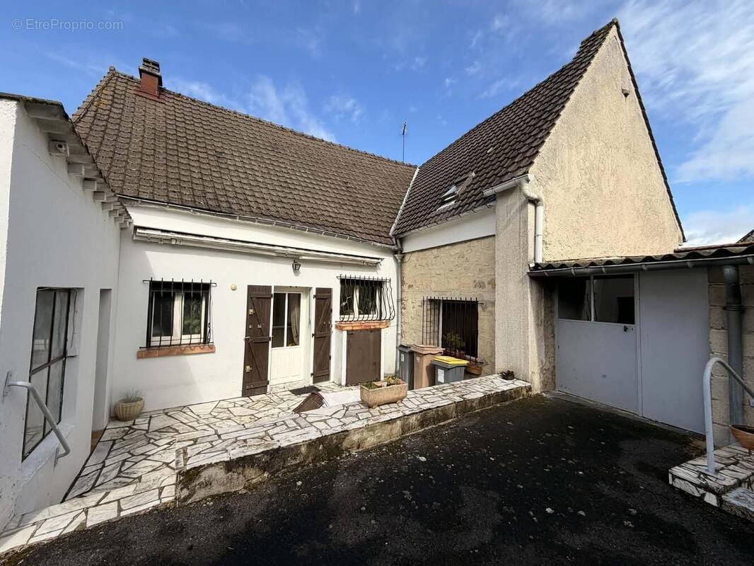 Jolie maison de plain pied vendue en viager - Maison à VESLUD