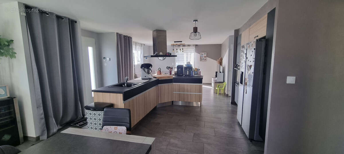 Maison à VARENNE-SAINT-GERMAIN