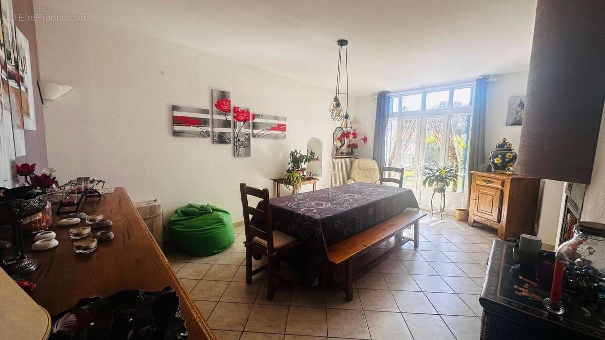 Maison à VIOLES