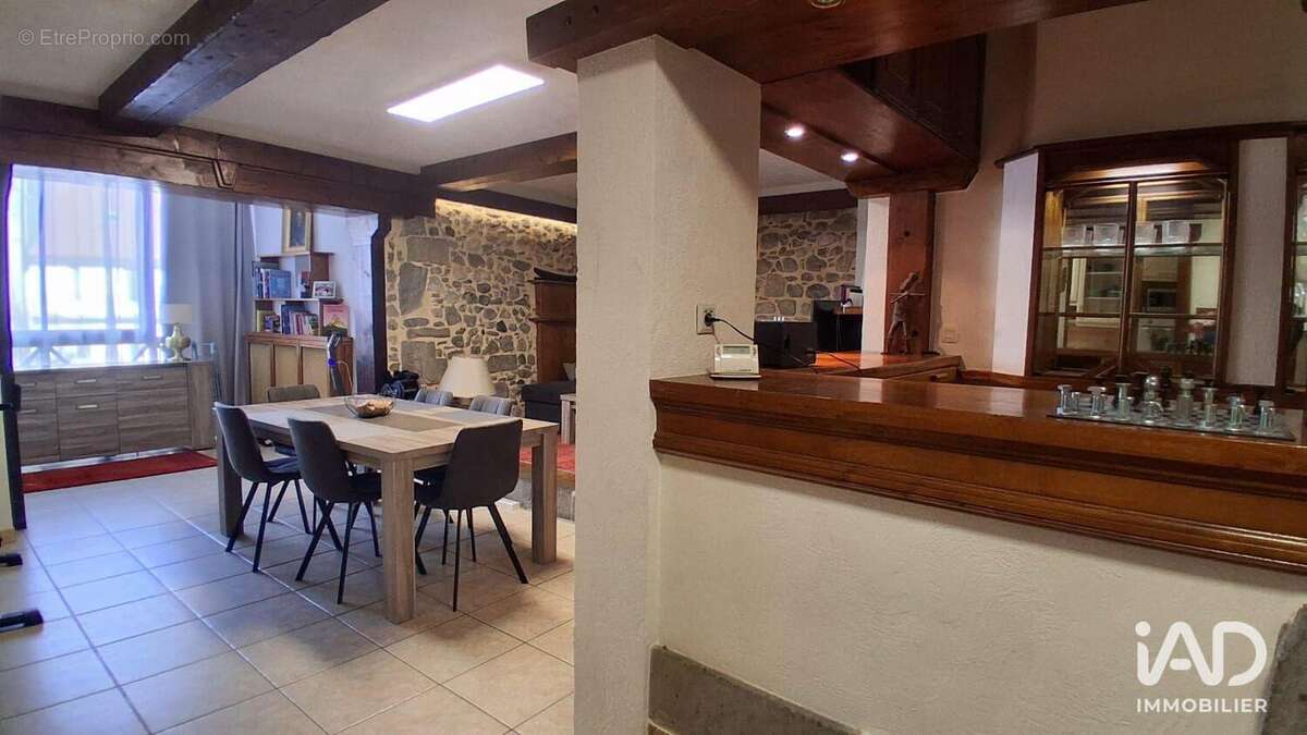 Appartement 107 m² à La Roche-Sur-Foron  - photo 3