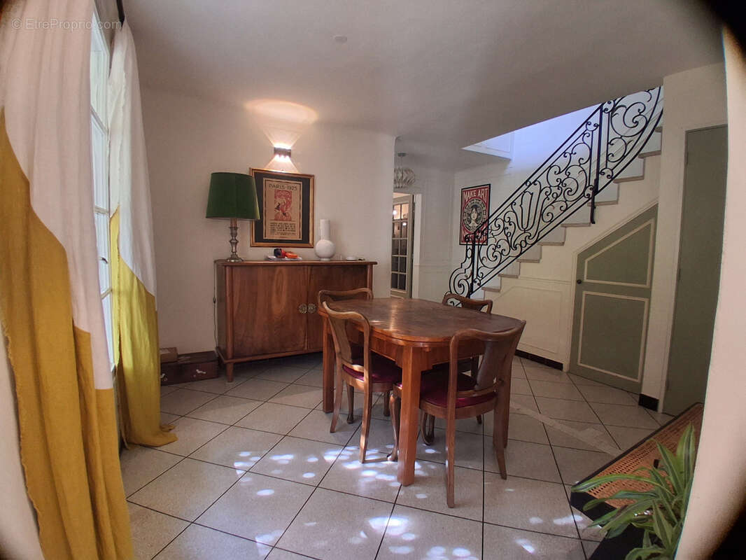 Maison à FONTVIEILLE