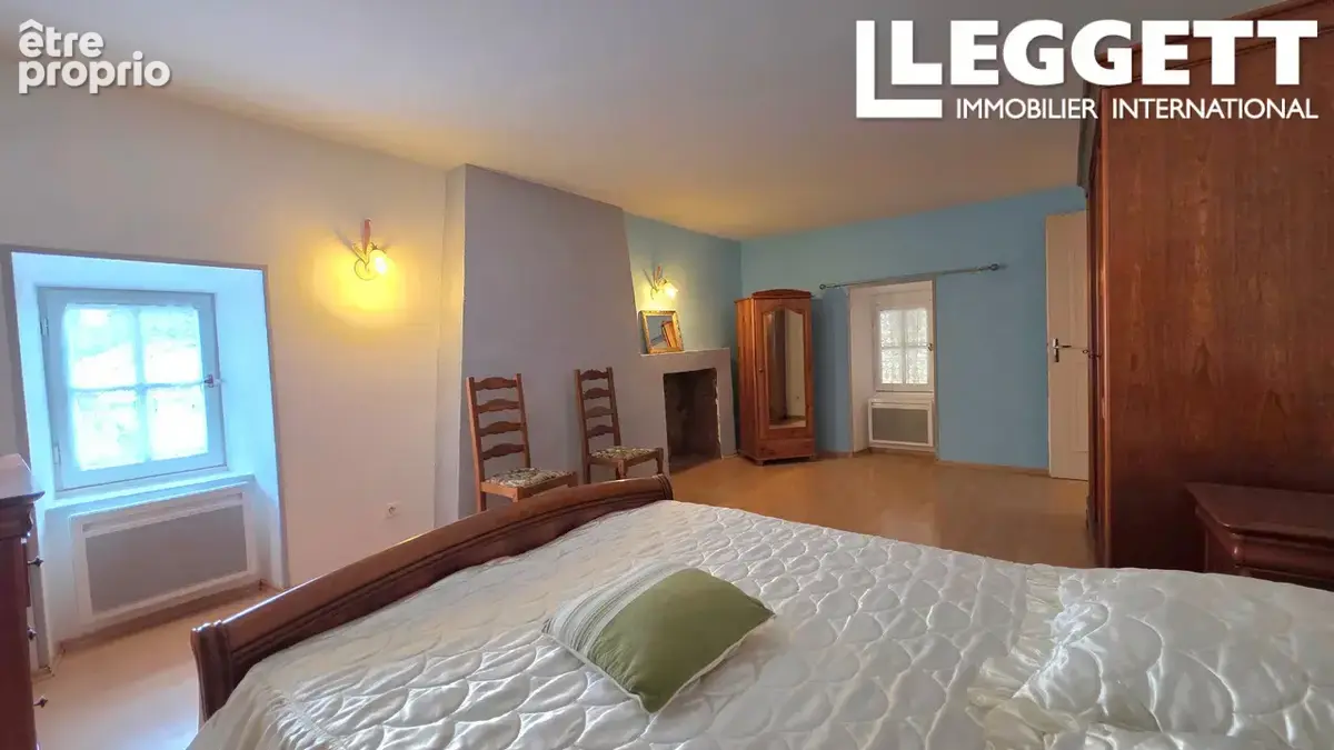Fermette rénovée 4 chambres avec grandes granges, 2,4 ha et potentiel professionnel près de Saint-Christophe - photo 6