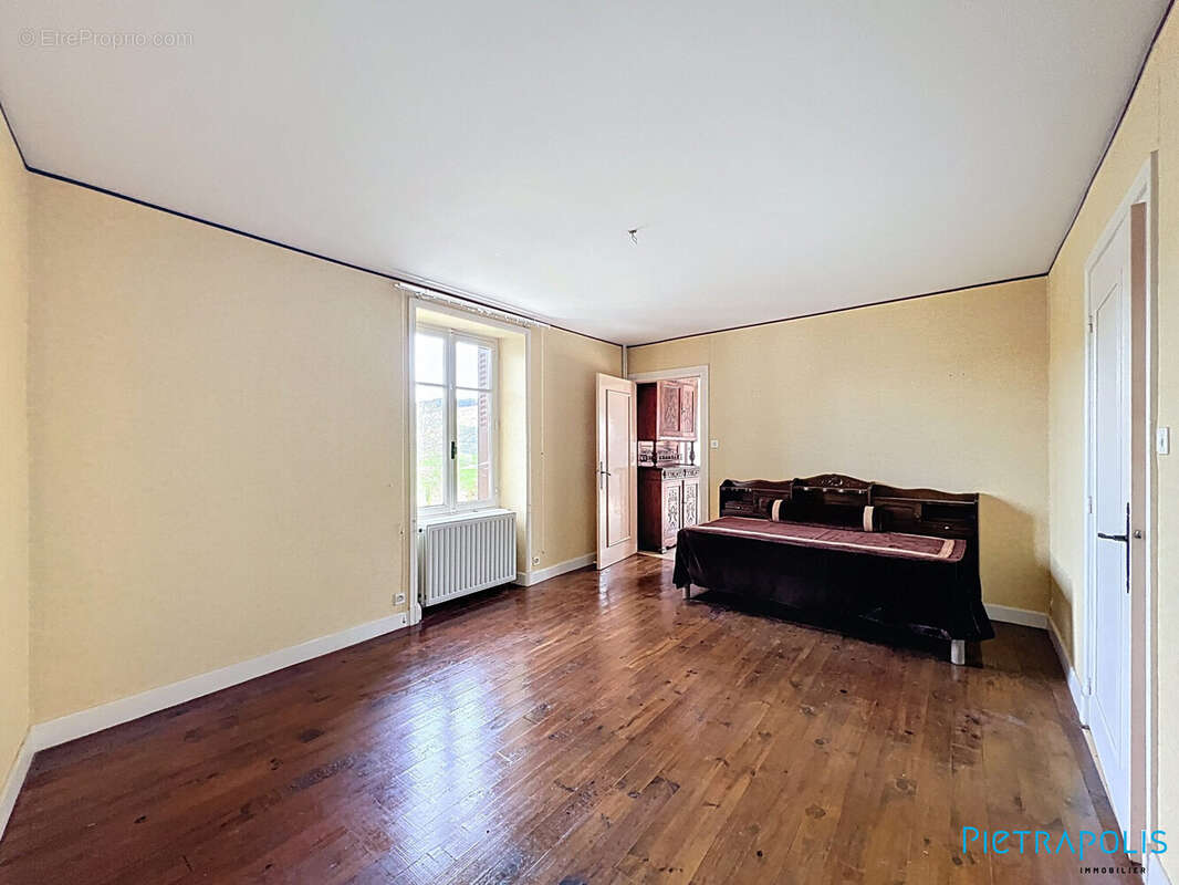Maison 120 m² à Saint-Vincent-De-Reins  - photo 5
