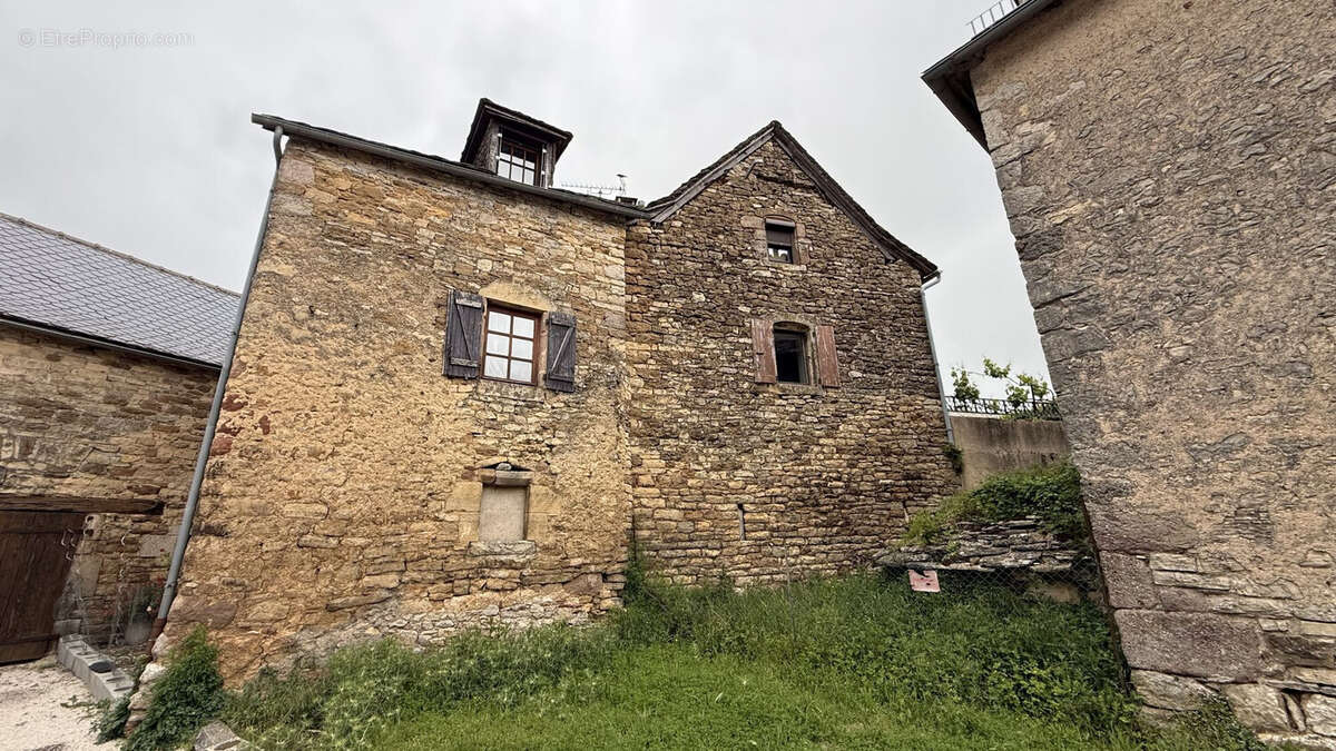 Maison à ONET-LE-CHATEAU