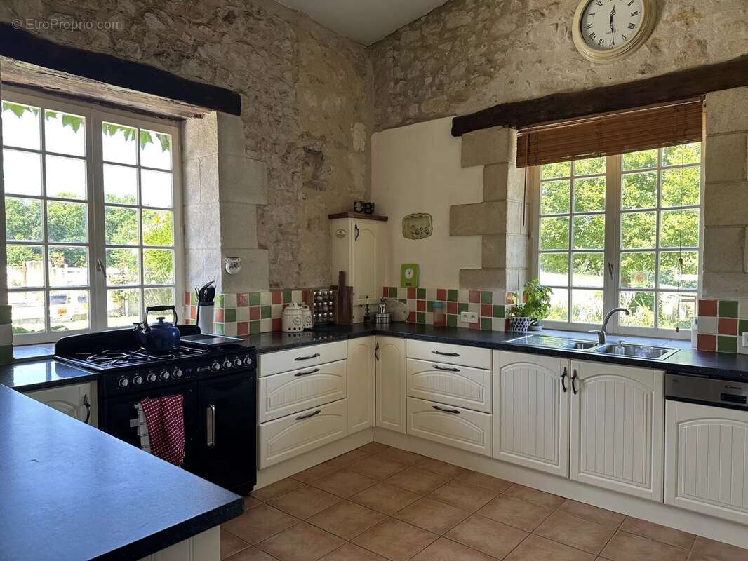 Charmante maison charentaise en pierre avec maison d'amis, piscine et plus de 1Ha de terrain - photo 5