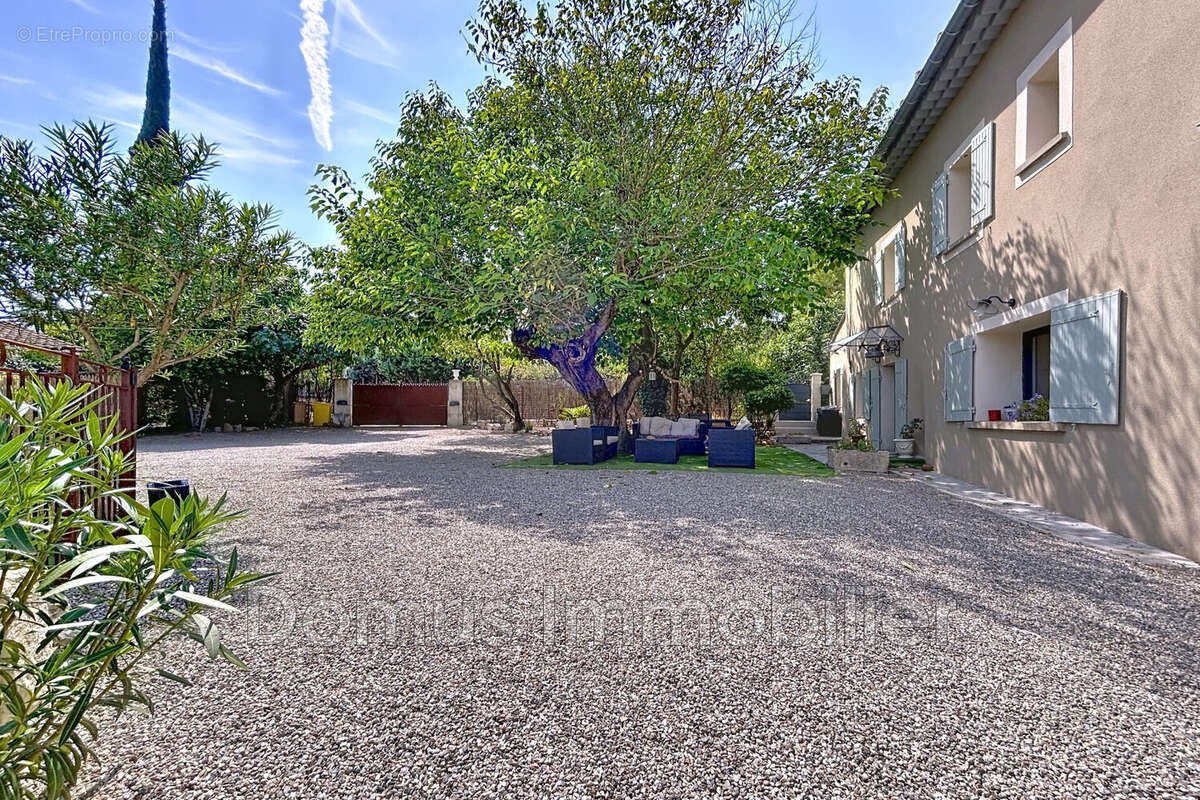 Maison à SAINT-SATURNIN-LES-AVIGNON