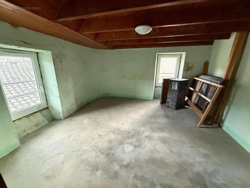   - Maison à ANTRAIGUES-SUR-VOLANE