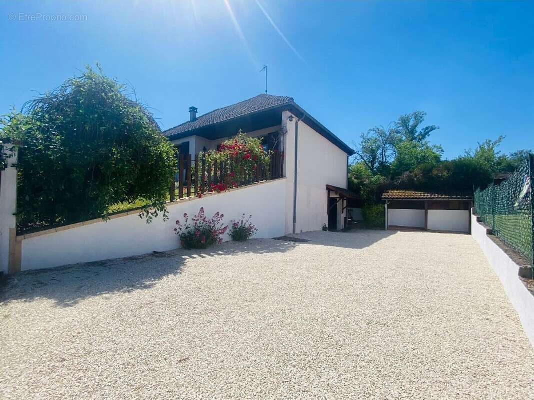A vendre à la Chapelaude - Maison 4 chambres sur sous/sol semi-enterrée avec garage pour 2 vl - photo 16