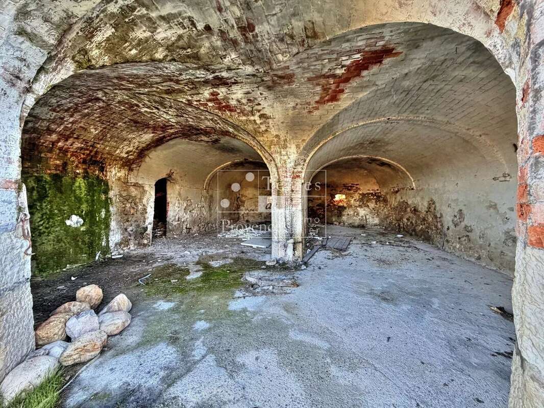 Maison à LES SALLES-SUR-VERDON