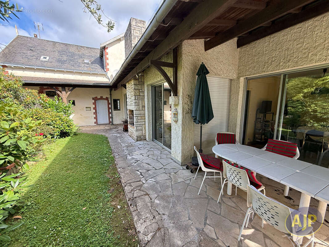 Maison à SAINT-MACAIRE-EN-MAUGES