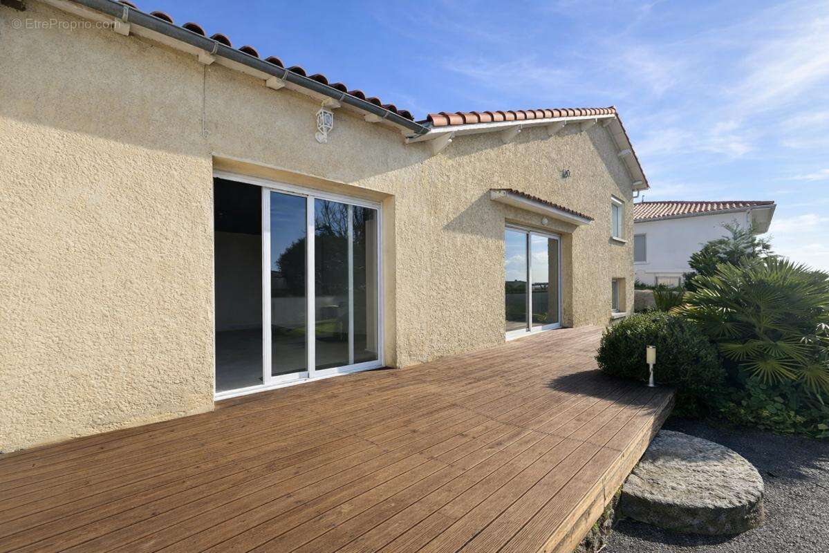 Maison 124 m² à Semussac  - photo 5