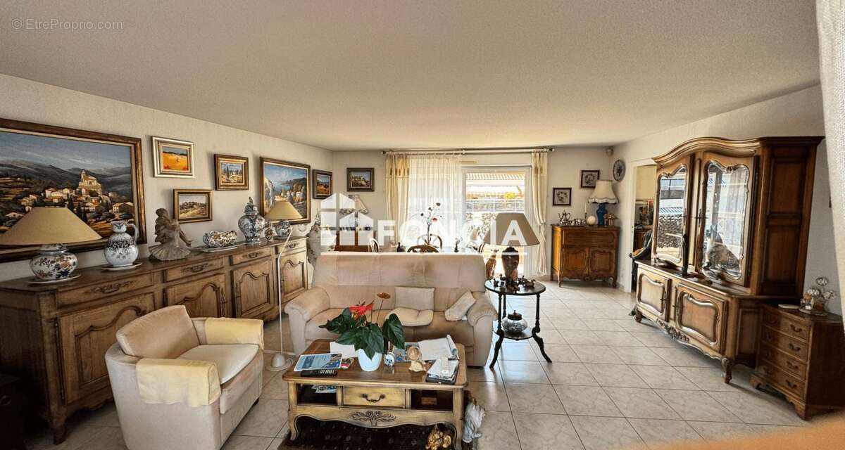   Saint-Raphaël Centre ville - Appartement T4 — 105m² — Dernier étage -- Garage -- Cave - photo 2