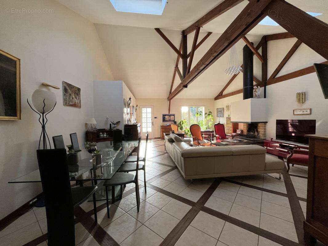 Maison à SAINTRY-SUR-SEINE