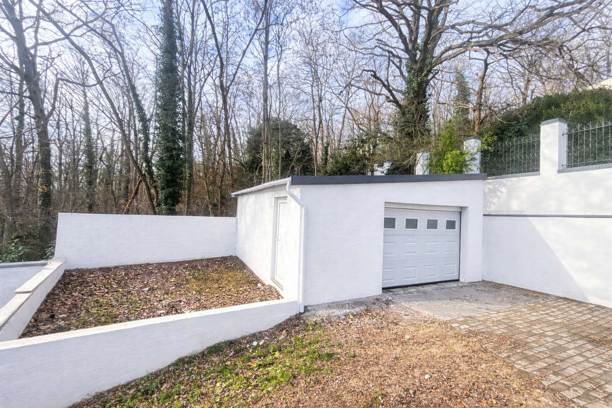 Maison à SAULX-LES-CHARTREUX