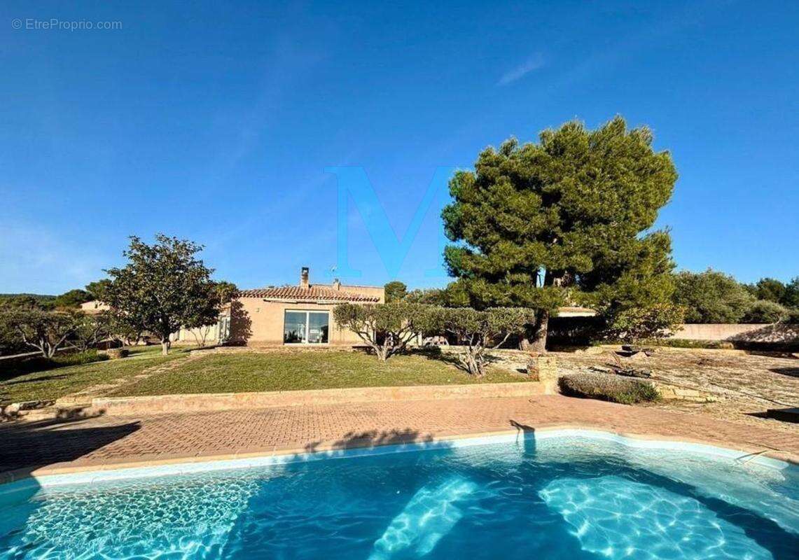 La Cadière-d’Azur À quelques minutes des plages : Magnifique maison de plain-pied de 177 m², lumineuse et sans vis-à-vis - photo 4
