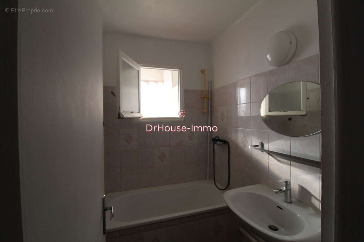 Appartement 68 m² à Six-Fours-Les-Plages  - photo 4