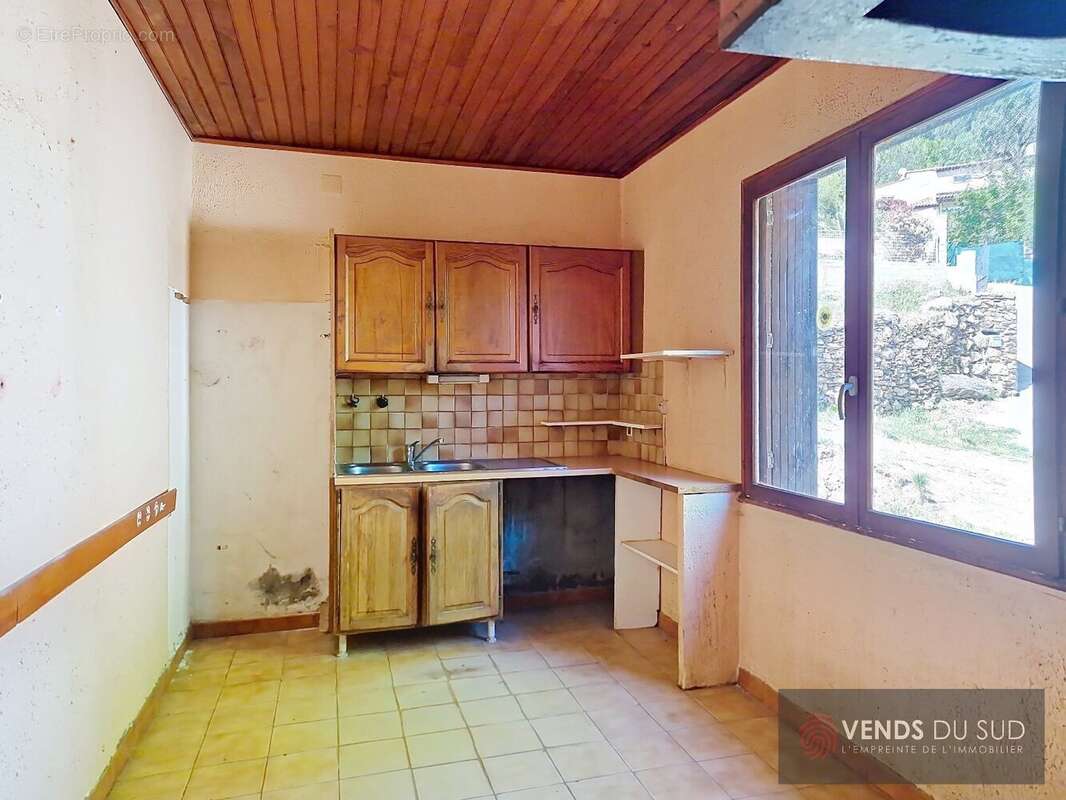 Maison à COLOMBIERES-SUR-ORB