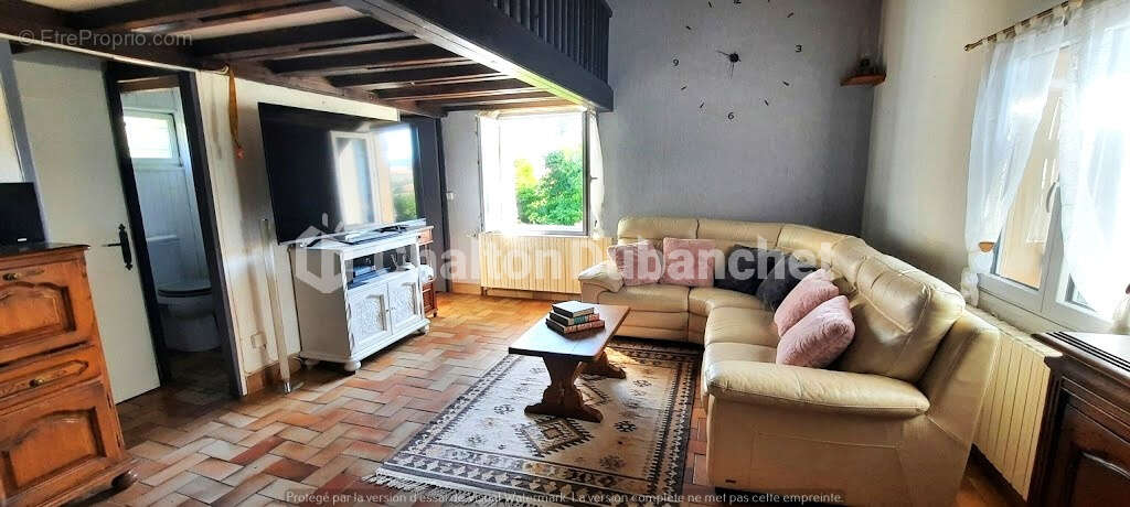 Maison à SAINTE-COLOMBE-SUR-GAND