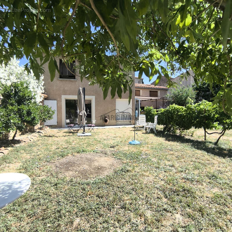 Maison  de charme en pierre avec jardin clos et parking privé - photo 18