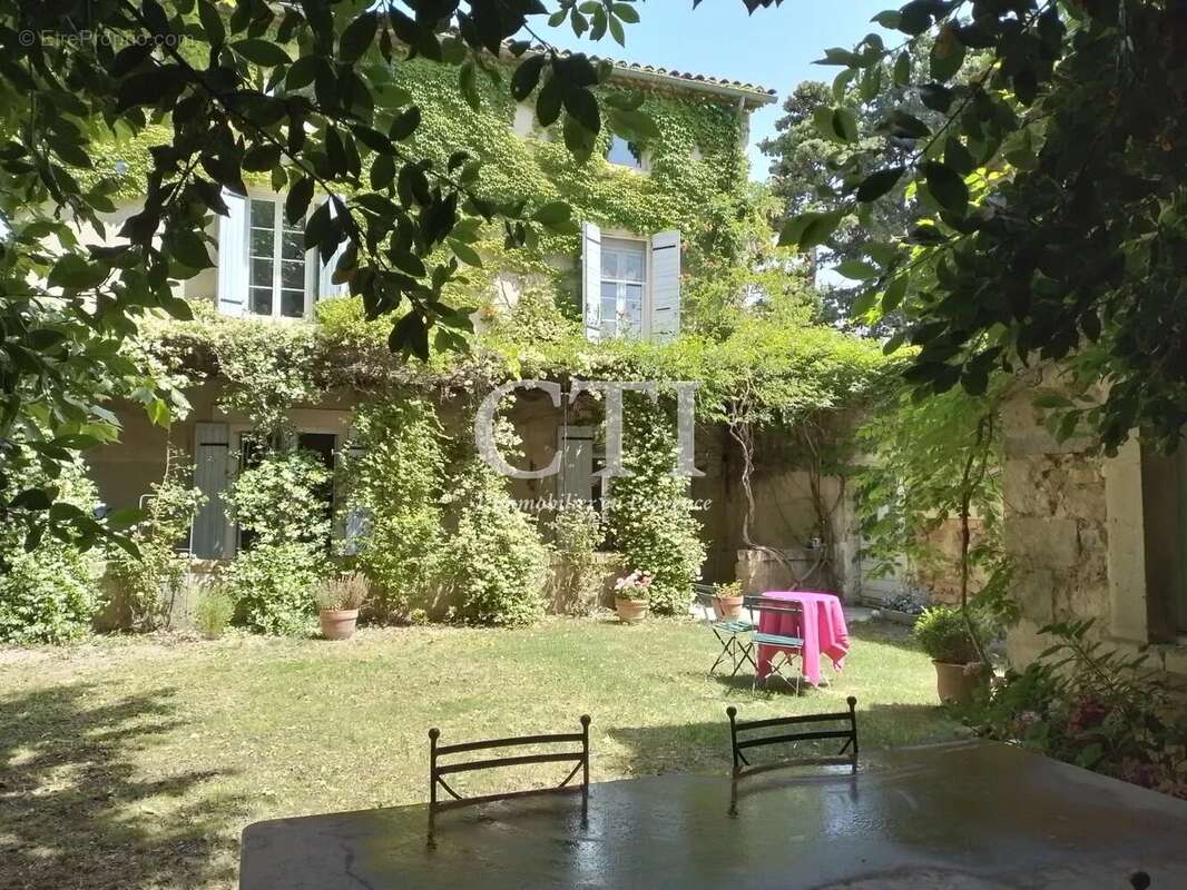 Maison à VAISON-LA-ROMAINE