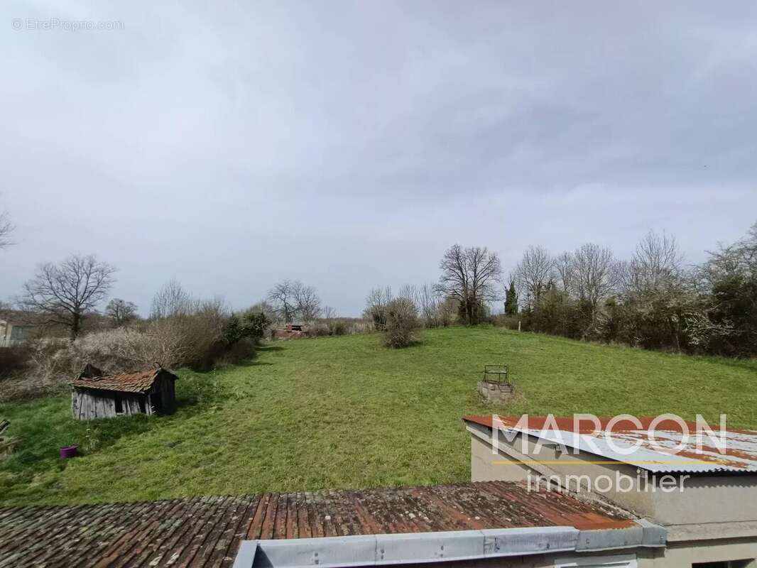 Maison à LAVAVEIX-LES-MINES