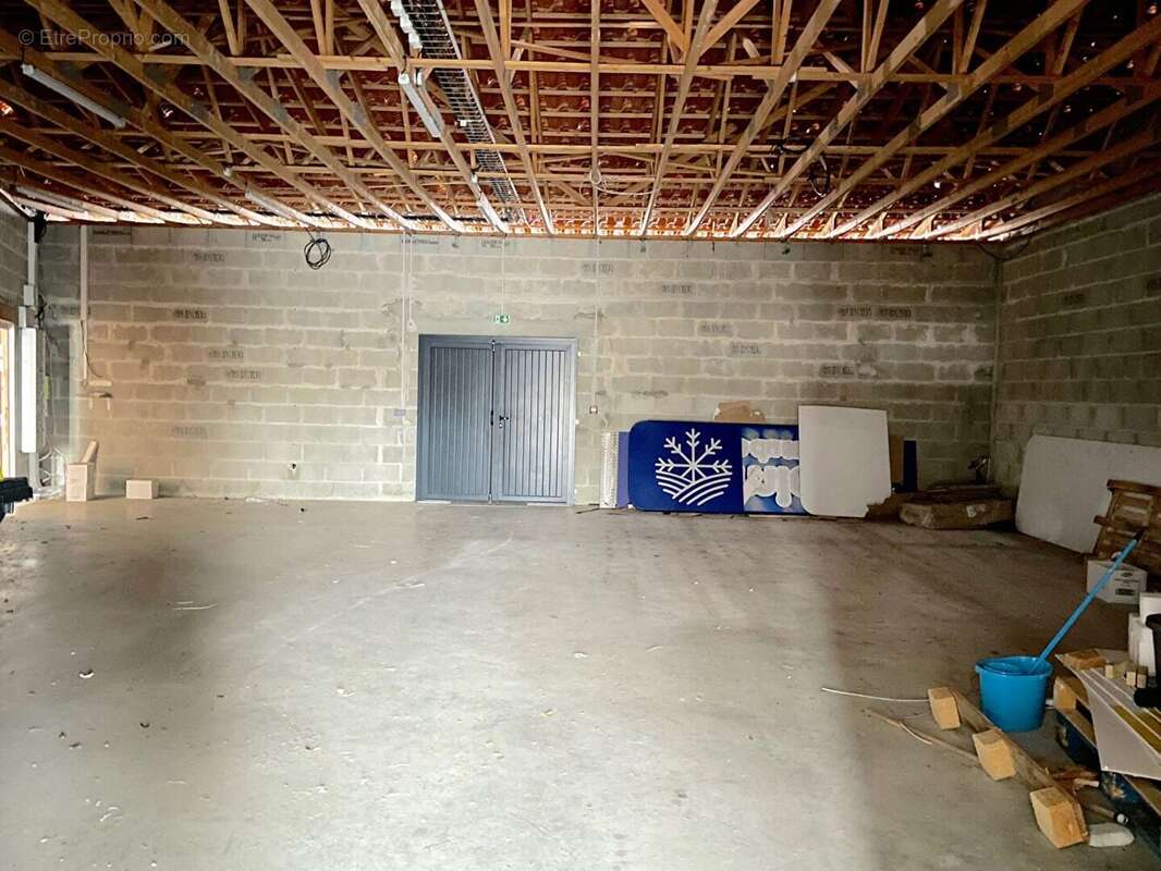 Commerce à CAVIGNAC