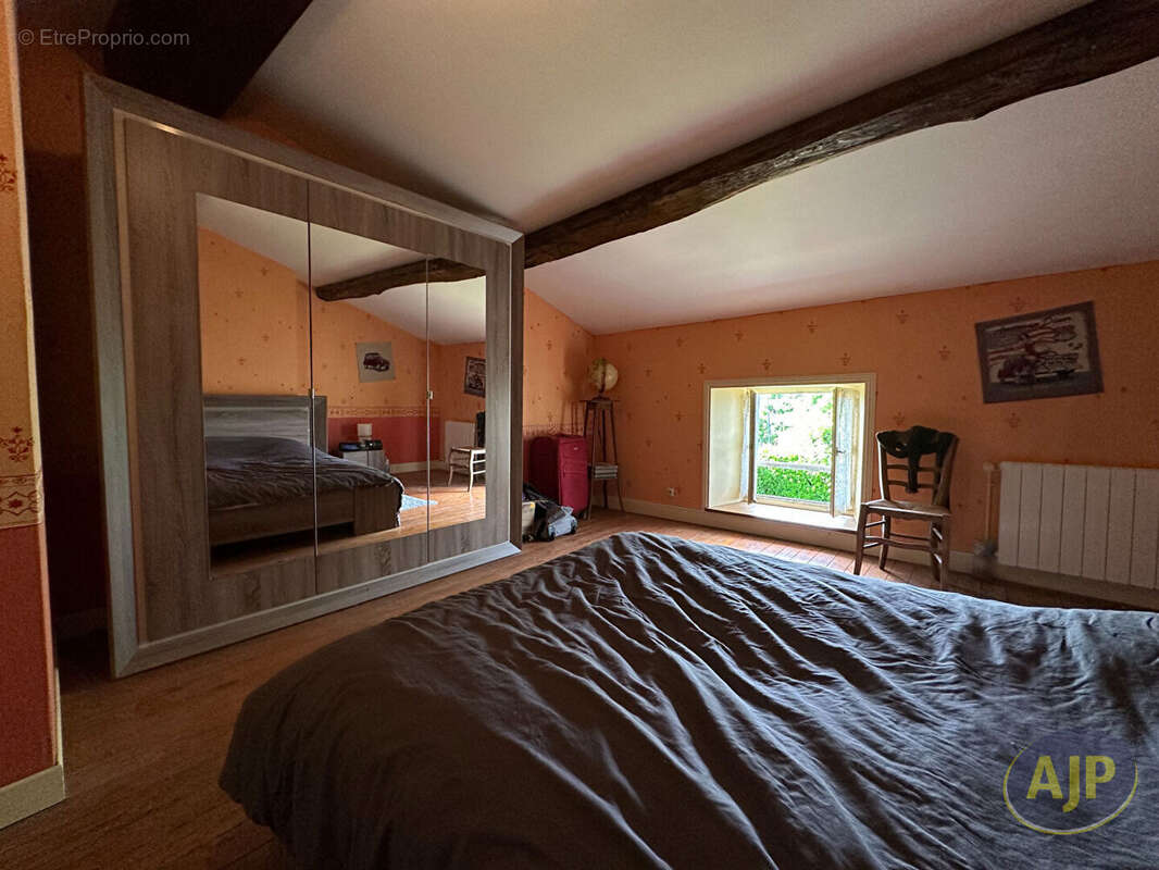 Maison charentaise de 185 m². - photo 12