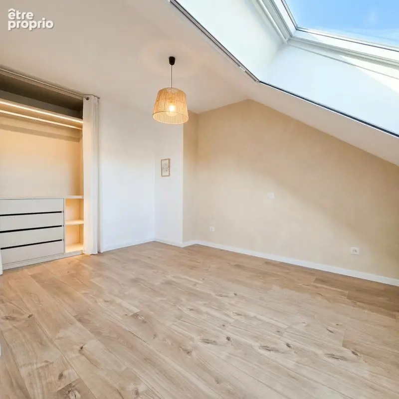Maison Coignieres 5 pièce(s) 105 m2 - photo 10