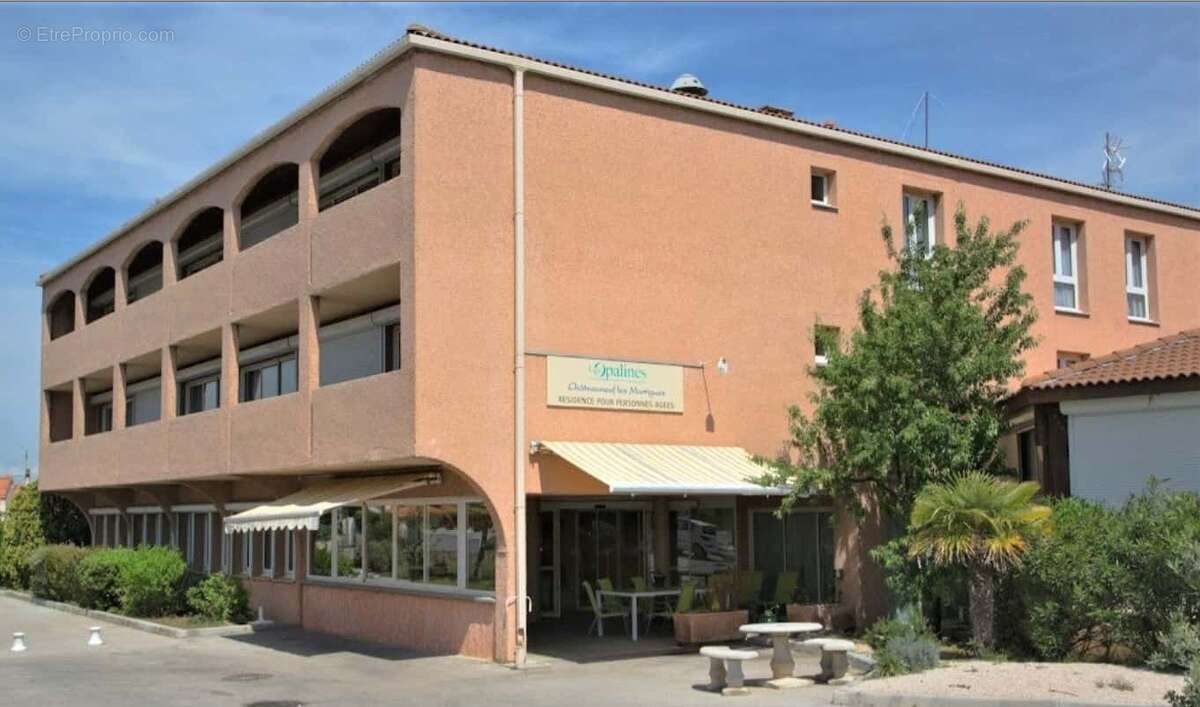 INVESTISSEMENT LOCATIF  Châteauneuf-les-Martigues  Résidence Ehpad Les Jardins de Valtrède - 6.03% de rentabilité - photo 12