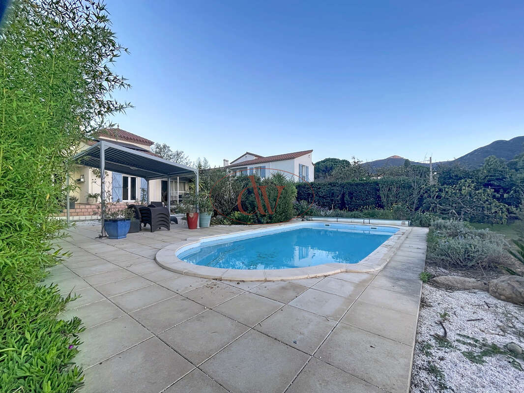 Maison à LAROQUE-DES-ALBERES