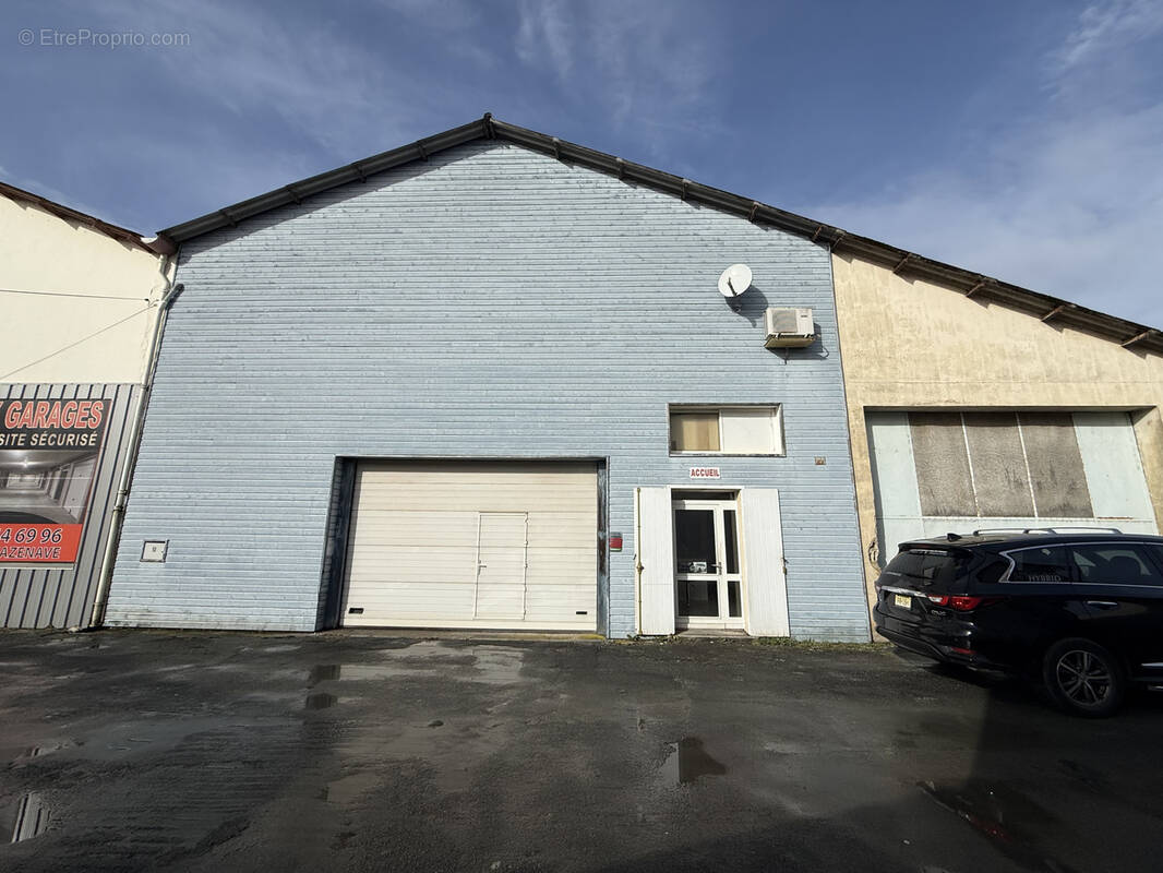 Commerce à SAINT-JEAN-D'ANGELY