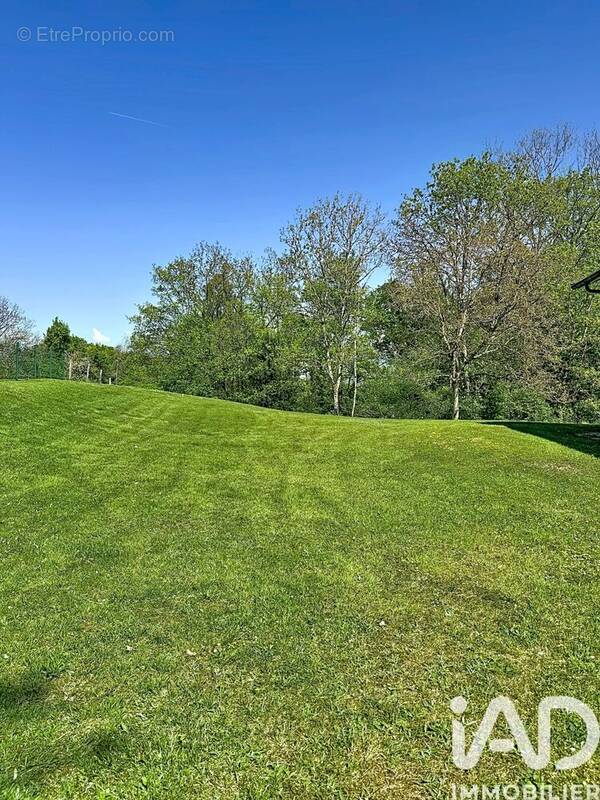 Photo 1 - Terrain à PERS-JUSSY