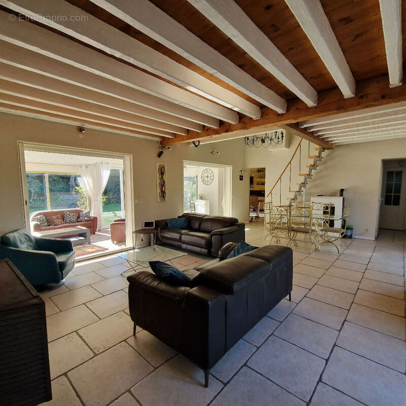 Golfe de St-Tropez villa récente 205 m2 8 pièces, 5 chambres dont 3 de plain-pied... - photo 3