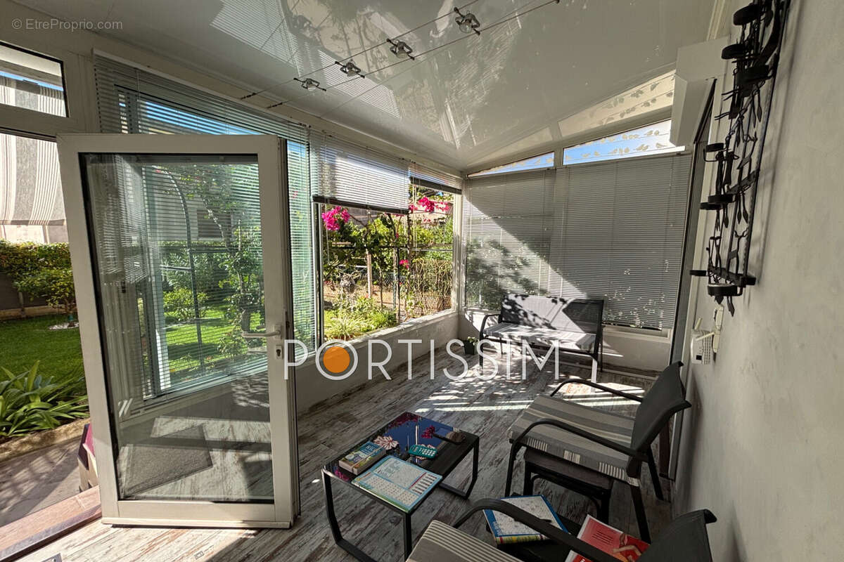 Appartement à SAINT-LAURENT-DU-VAR