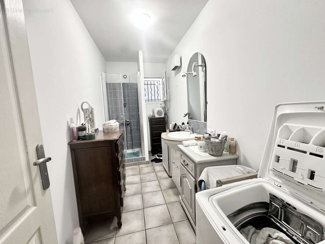 Appartement 49m2 de type 2 SENAS - photo 5