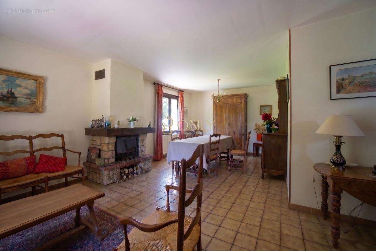 Poleymieux-au-Mont-d'Or-Maison- 116m²-4 pièces - photo 4