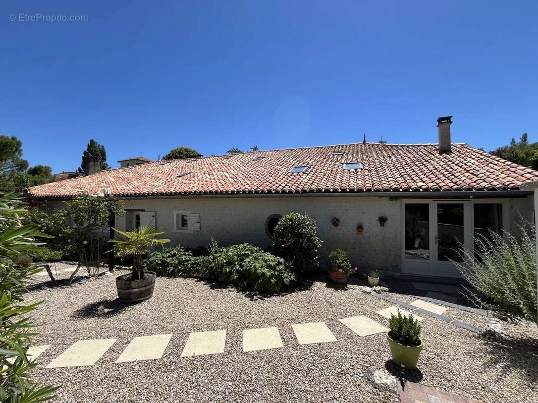 Maison à SAINT-LAURENT-DES-COMBES