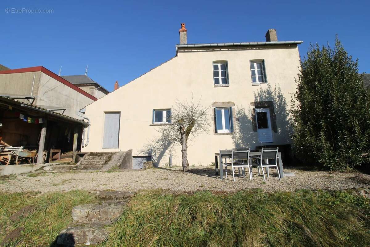 Appartement à SAINT-LEGER-SOUS-BEUVRAY