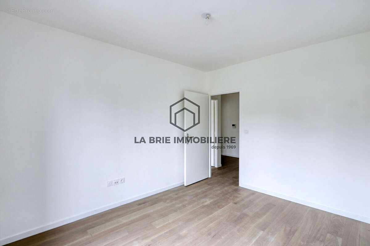 Appartement à SAINT-MAUR-DES-FOSSES