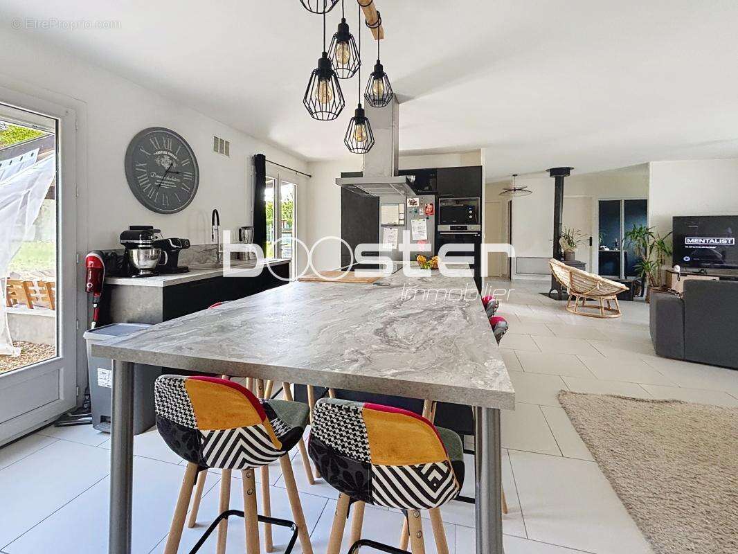 Maison à SAINT-YRIEIX-LA-PERCHE