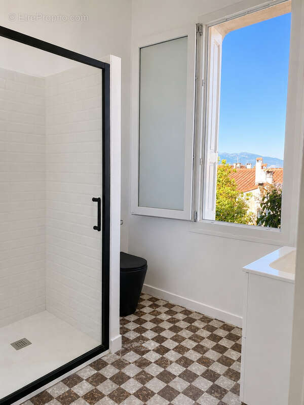 Au dernier etage, un appartement t3, avec terrasse, - photo 7