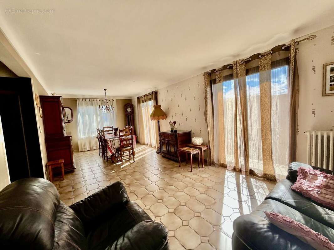 Maison à SAINT-CHELY-D&#039;APCHER