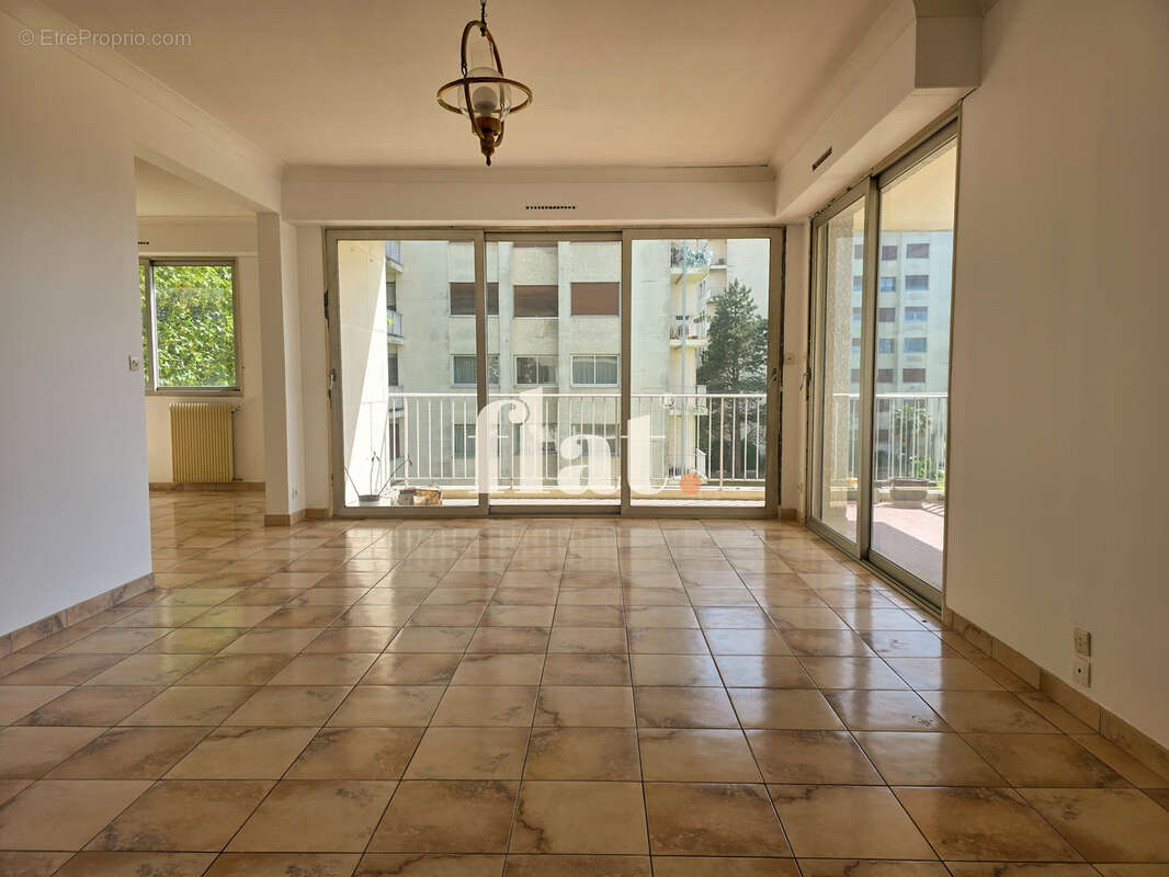 Appartement à SAINT-SEBASTIEN-SUR-LOIRE