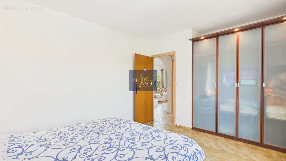 Maison à BERRIAS-ET-CASTELJAU