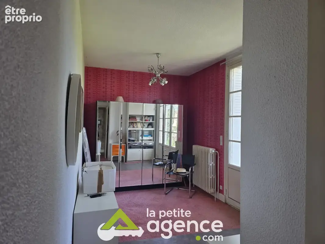 DUN SUR AURON : Belle maison comprenant cinq chambres édifiée sur 1570 m2 de terrain clos et arboré sur sous-s - photo 7