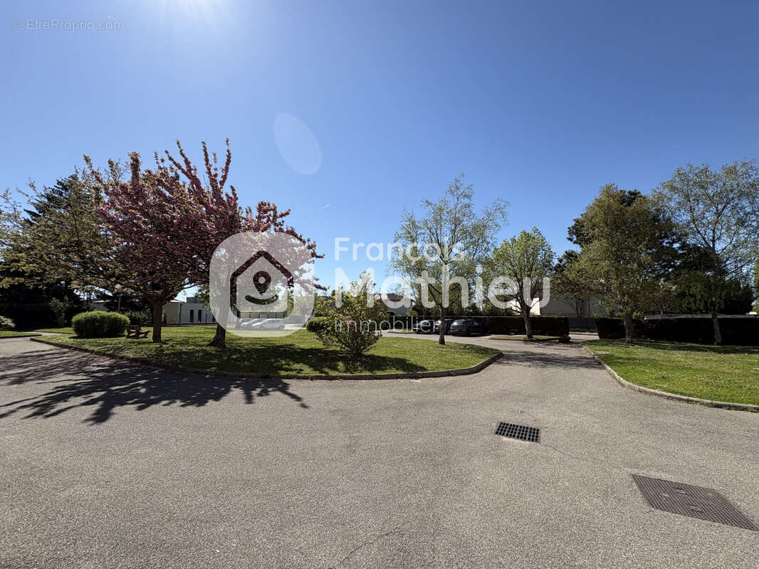 Appartement à PERONNAS